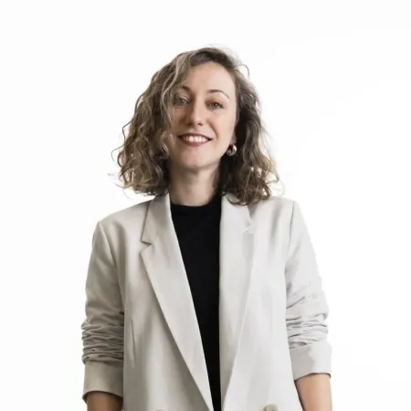 Headshot of Iulia Tucma