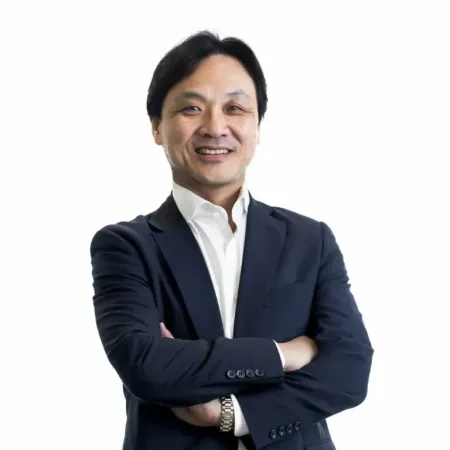 Headshot of Toru Takahashi